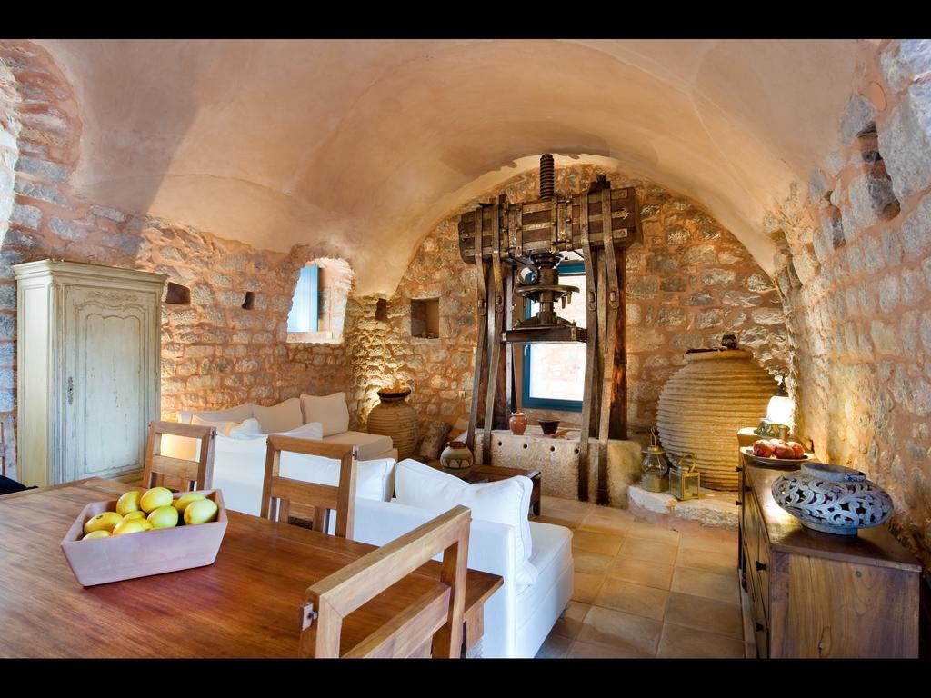 Arapakis Historic Castle Aparthotel Pírgos Dhiroú Rum bild