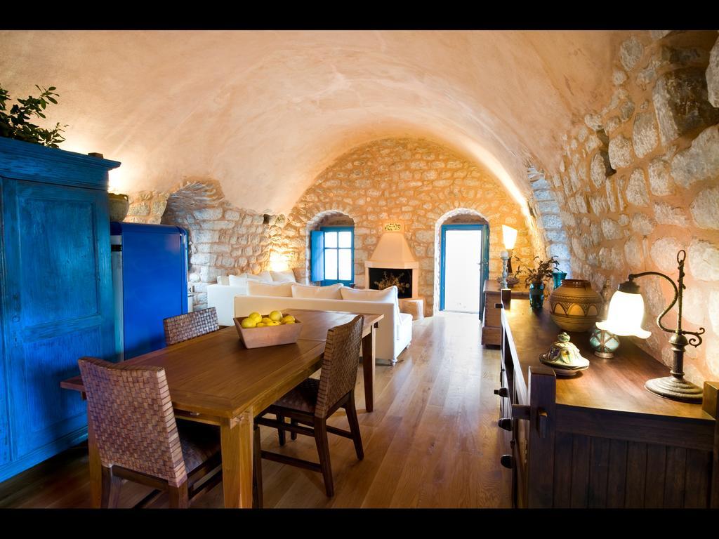 Arapakis Historic Castle Aparthotel Pírgos Dhiroú Rum bild
