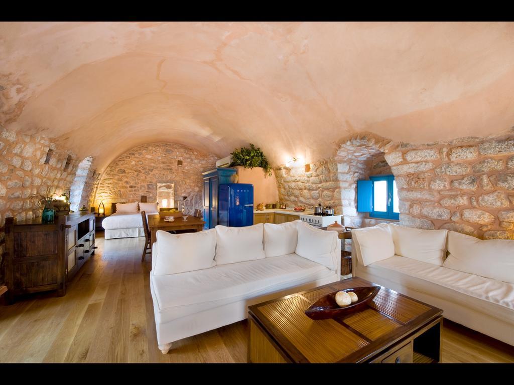 Arapakis Historic Castle Aparthotel Pírgos Dhiroú Rum bild
