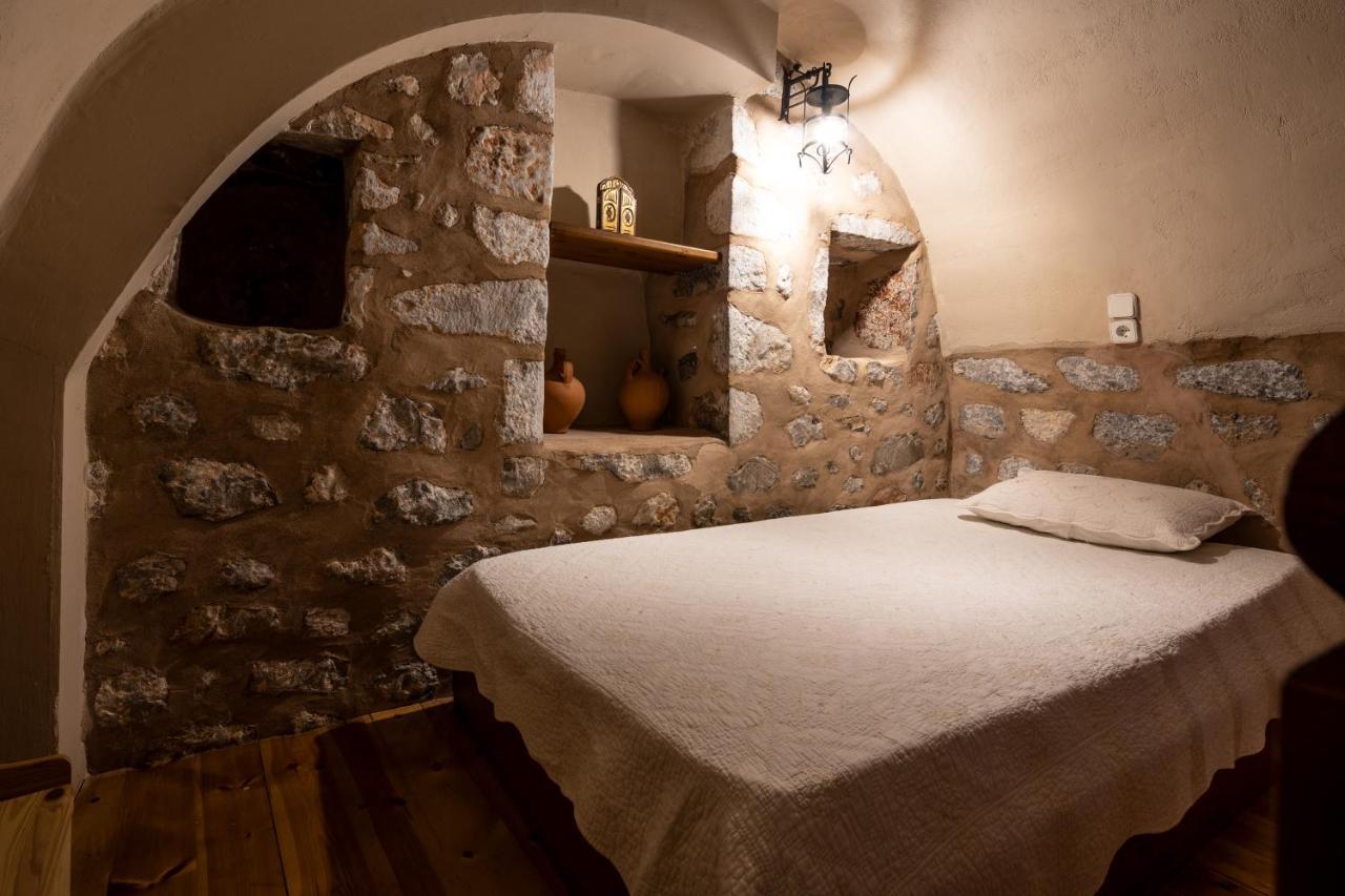 Arapakis Historic Castle Aparthotel Pírgos Dhiroú Exteriör bild