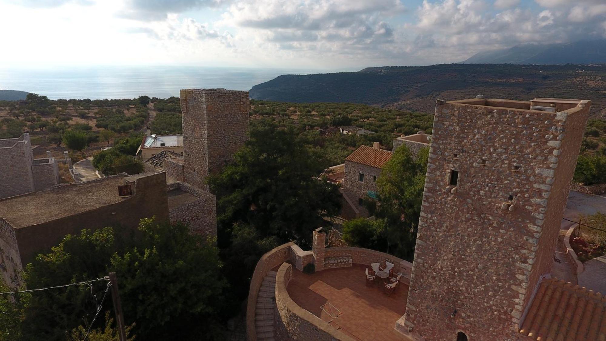 Arapakis Historic Castle Aparthotel Pírgos Dhiroú Exteriör bild