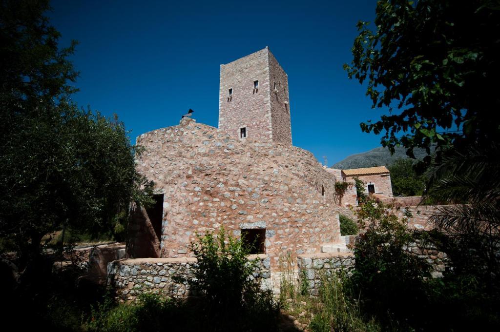 Arapakis Historic Castle Aparthotel Pírgos Dhiroú Exteriör bild