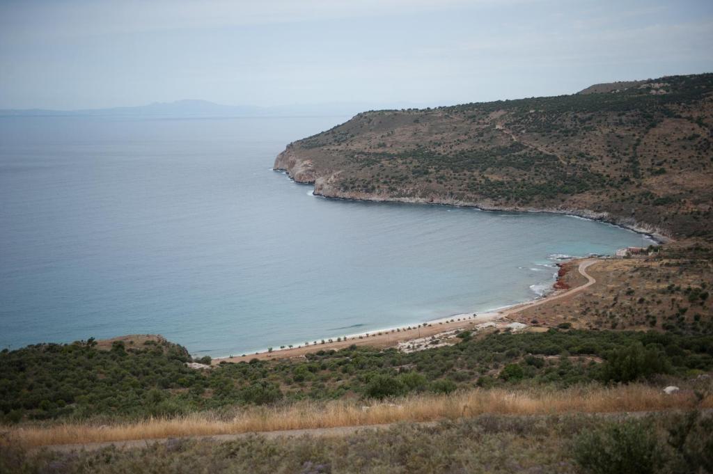 Arapakis Historic Castle Aparthotel Pírgos Dhiroú Exteriör bild