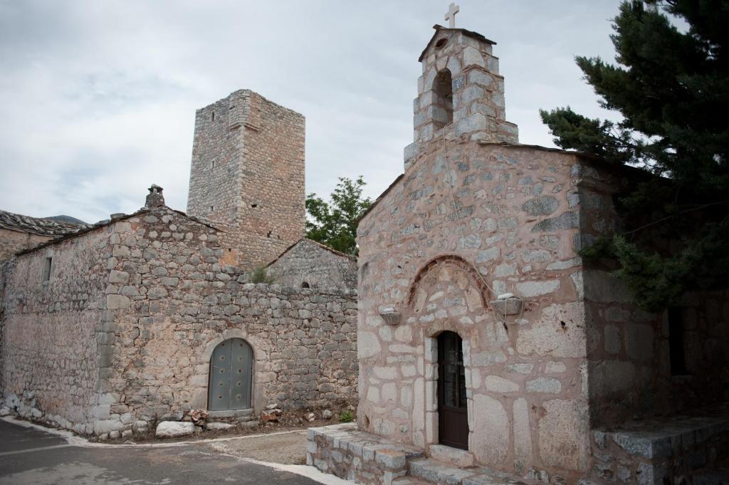 Arapakis Historic Castle Aparthotel Pírgos Dhiroú Exteriör bild