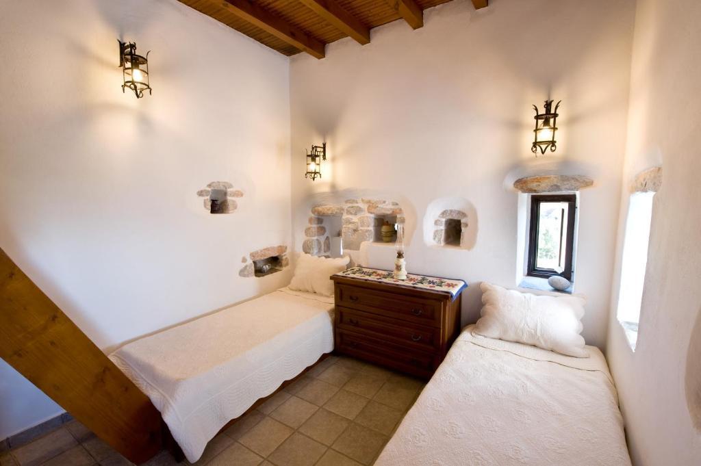 Arapakis Historic Castle Aparthotel Pírgos Dhiroú Rum bild