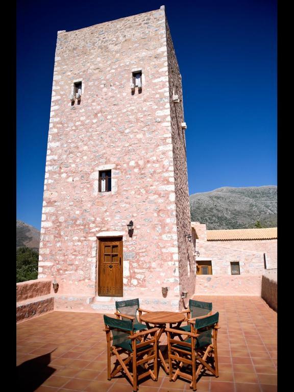 Arapakis Historic Castle Aparthotel Pírgos Dhiroú Exteriör bild
