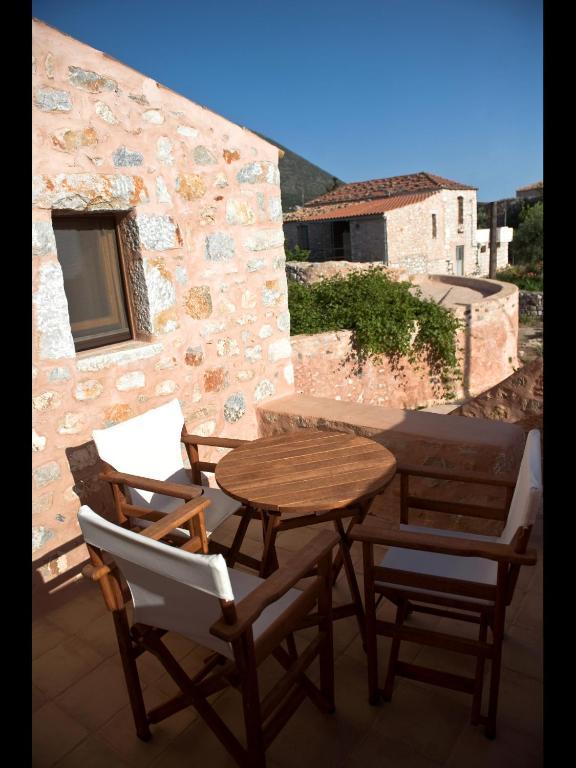 Arapakis Historic Castle Aparthotel Pírgos Dhiroú Rum bild