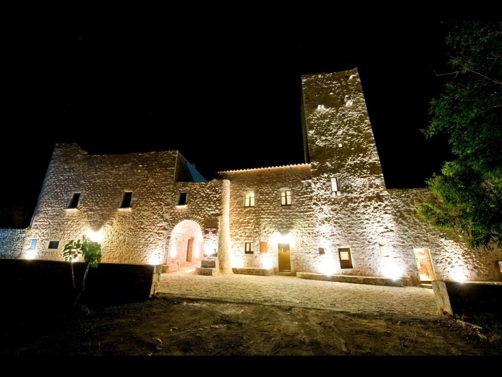 Arapakis Historic Castle Aparthotel Pírgos Dhiroú Exteriör bild
