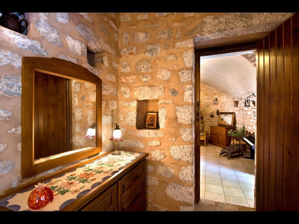 Arapakis Historic Castle Aparthotel Pírgos Dhiroú Rum bild