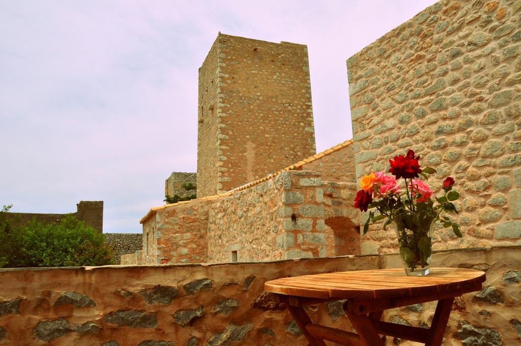 Arapakis Historic Castle Aparthotel Pírgos Dhiroú Exteriör bild