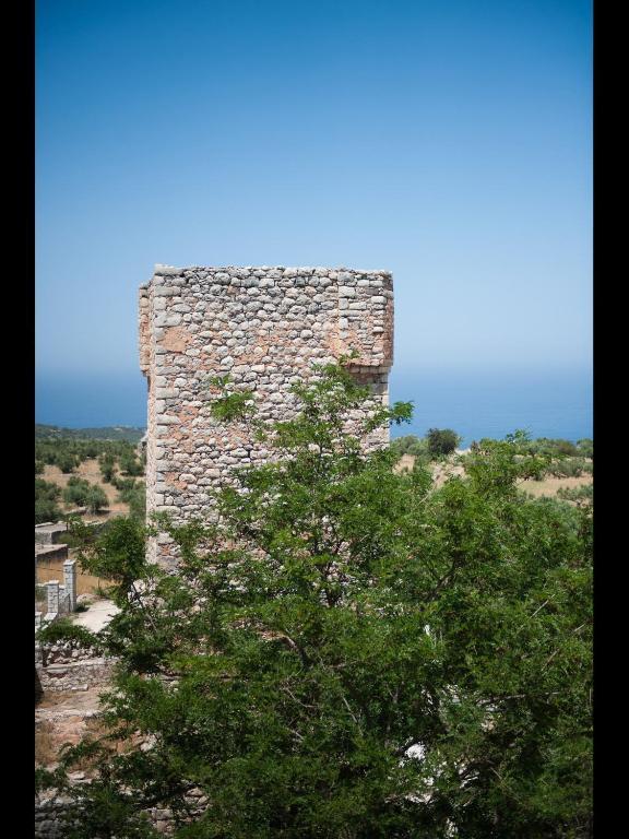 Arapakis Historic Castle Aparthotel Pírgos Dhiroú Rum bild
